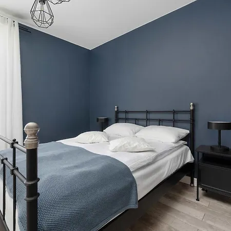 Cozy With A Balcony Near Parks And The Partynice Racetrack By Renters Apartman Wrocław