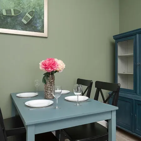 Apartman Cozy With A Balcony Near Parks And The Partynice Racetrack By Renters *
