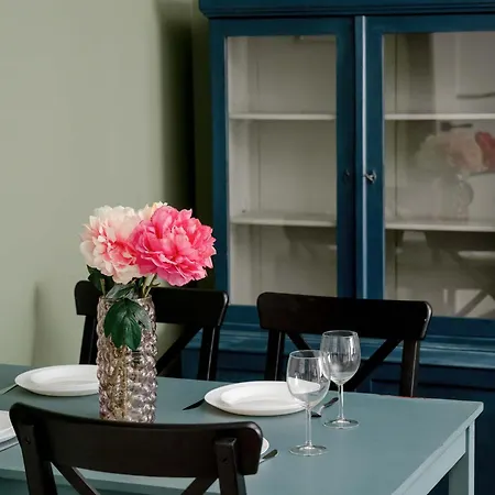 Apartman Cozy With A Balcony Near Parks And The Partynice Racetrack By Renters *