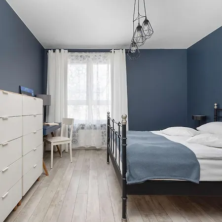 Apartman Cozy With A Balcony Near Parks And The Partynice Racetrack By Renters *